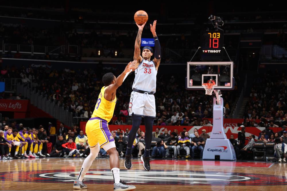 闹剧仍延续 闹剧仍延续